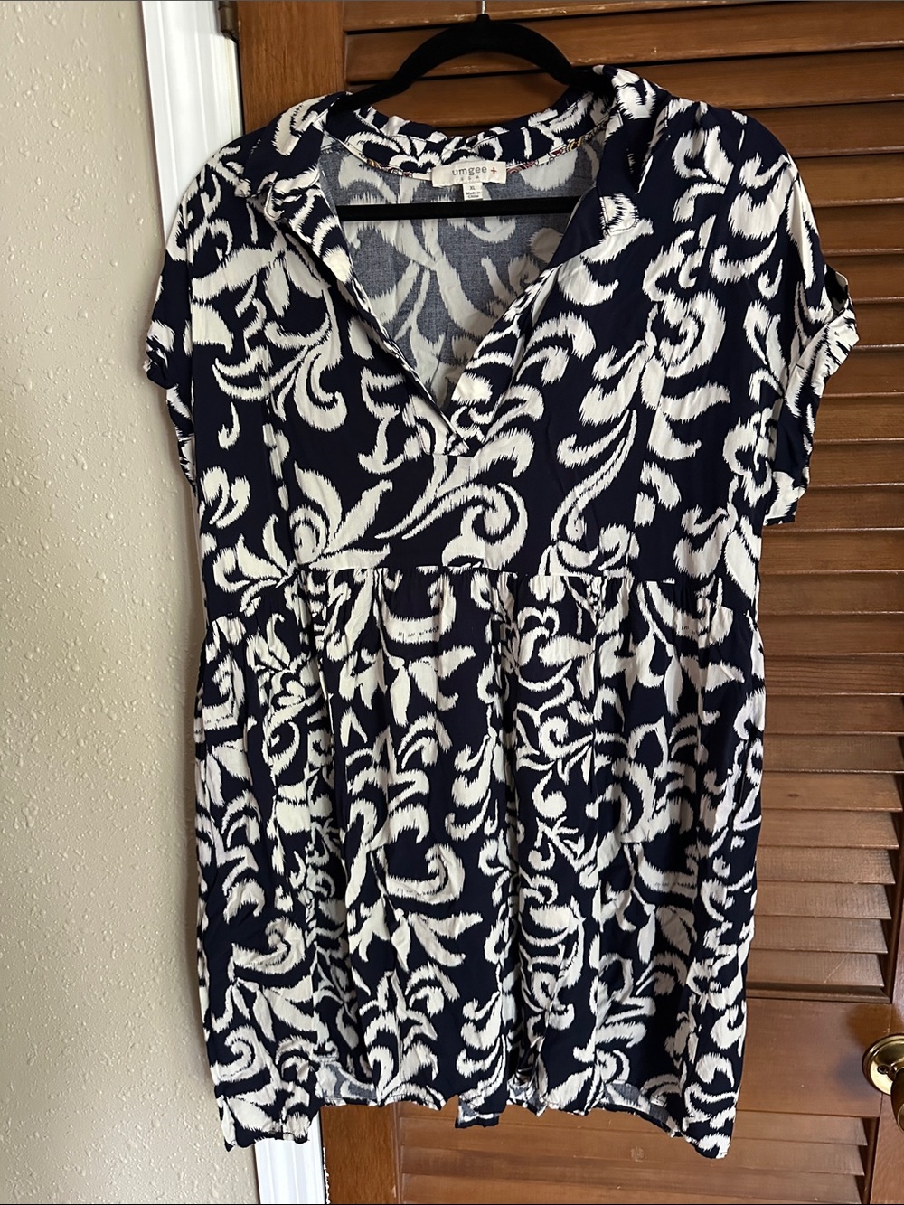 Umgee Navy and White Scroll Print V-Neck flowy dress